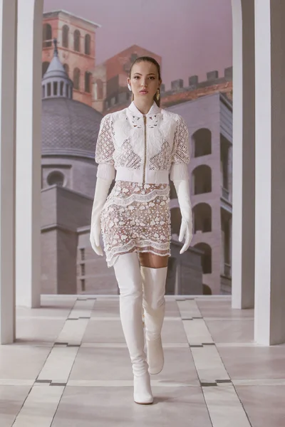 Look 12